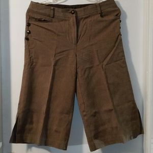 Parallel Capri pants